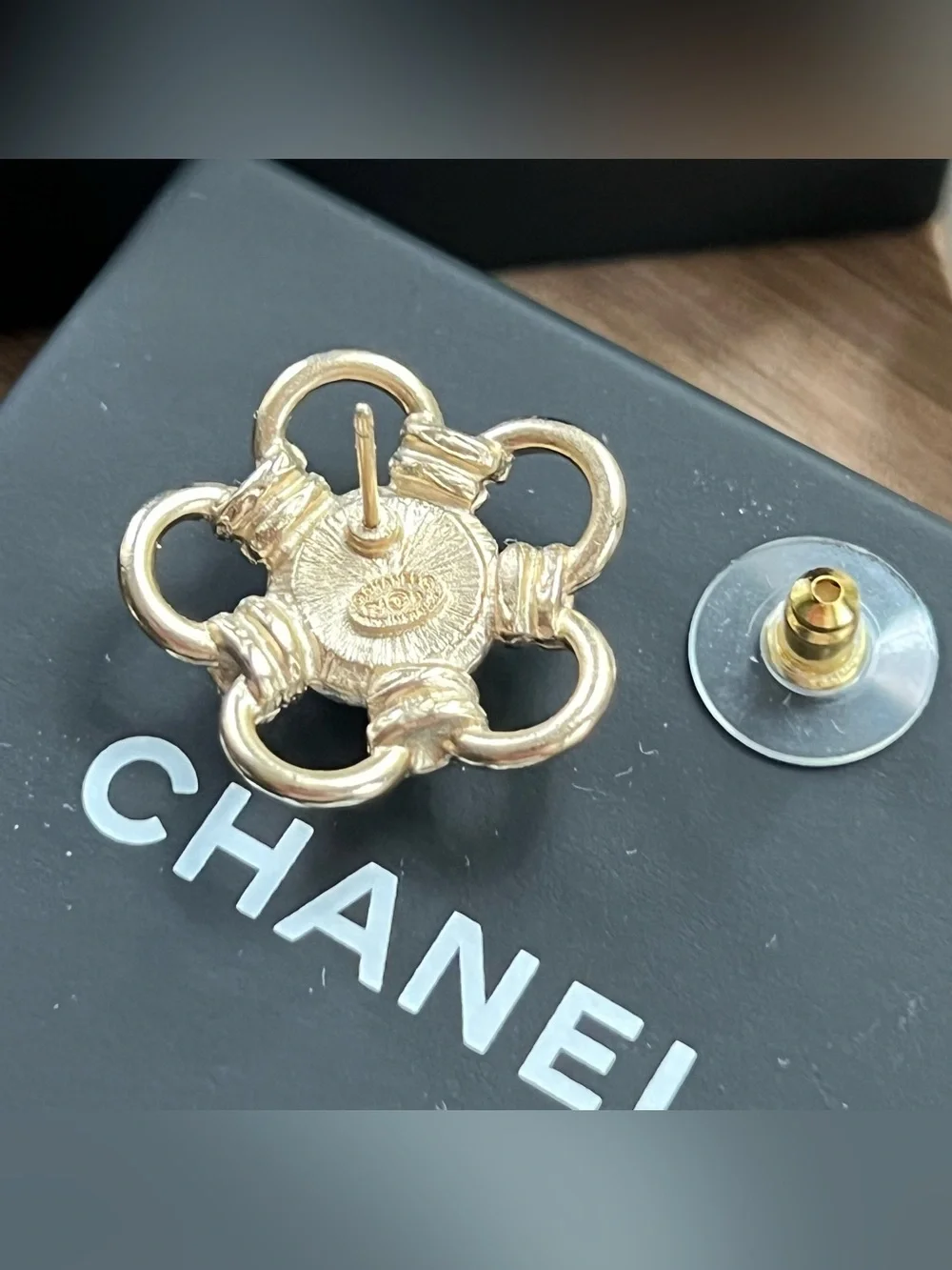 CHANEL Flower Stud CC earrings